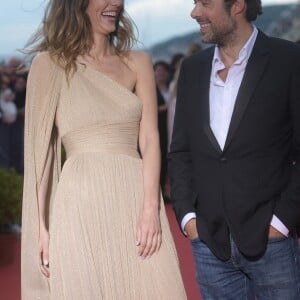 Doria Tillier et Nicolas Bedos à la cérémonie de clôture du 33ème Festival du Film Romantique de Cabourg, le 15 juin 2019. © Giancarlo Gorassini/Bestimage