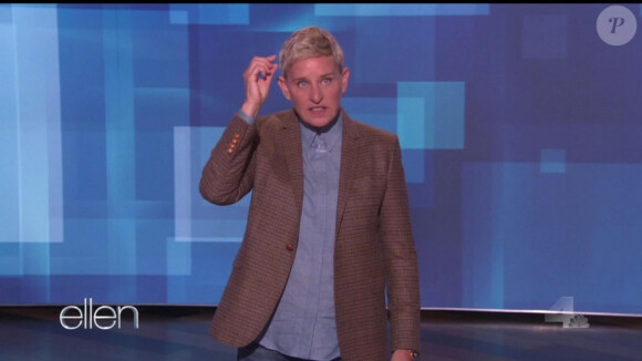 Ellen DeGeneres montre aux spectateurs dans son émission sa véritable couleur de cheveux, le 10 septembre 2019
