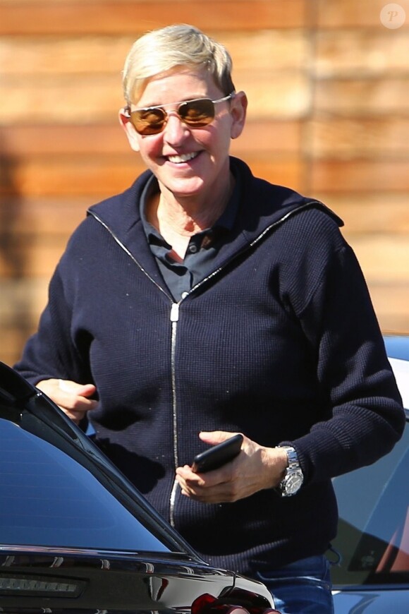 Exclusif - Ellen DeGeneres, très souriante, est allée faire du shopping chez Maxfield à West Hollywood, Los Angeles, le 8 février 2019.