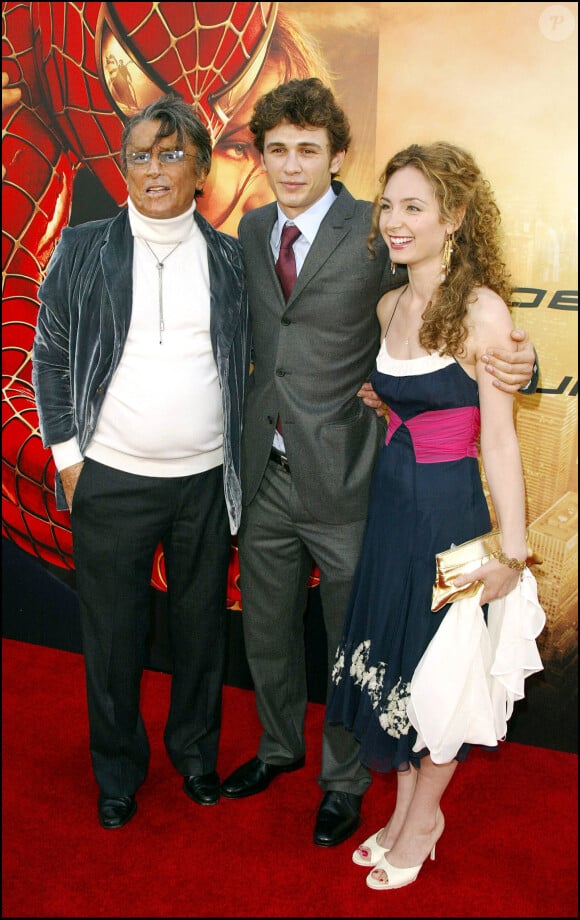 Robert Evans, James Franco à la première de "Spider-man 2" à Hollywood, en 2004. 