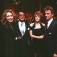  Robert Evans, Faye Dunaway, Raquel Welch lors d'une soirée pour les Oscars en 1993. 