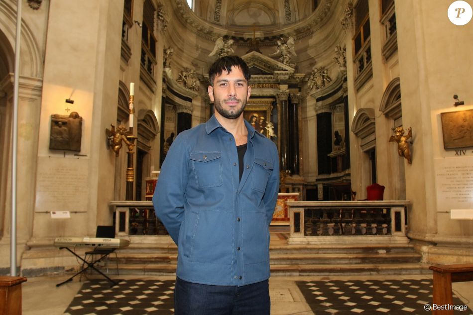 Jwan Yosef lors de l&#039;installation artistique &quot;Tensegrity&quot; de J.Yosef dans l&#039;église Santa Maria Montesanto de Rome, Italie, le 6 mai 2019.
