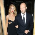 Jason Statham et sa compagne Rosie Huntington-Whiteley quittent la soirée 'The Harper's Bazaar Women Of The Year Awards' à l'hôtel Claridge's à Londres, le 29 octobre 2019.