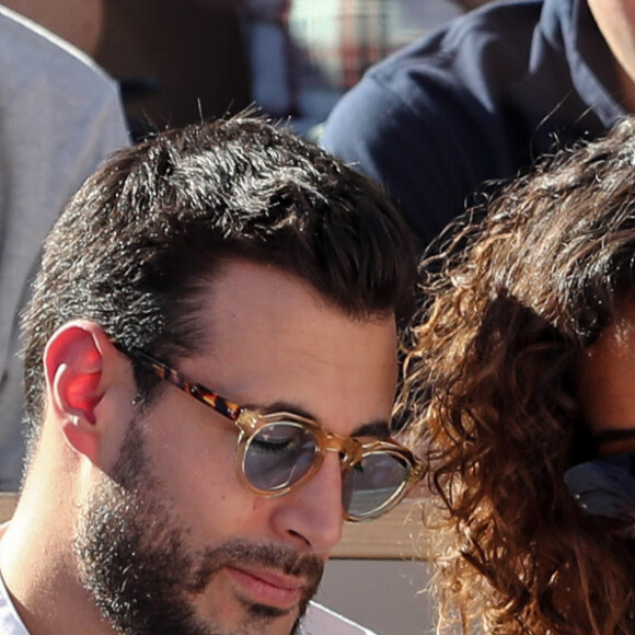 Flora Coquerel (Miss France 2013) et son compagnon Ugo Ciull dans les tribunes lors des internationaux de tennis de Roland Garros à Paris, France, le 1er juin 2019. © Jacovides-Moreau/Bestimage