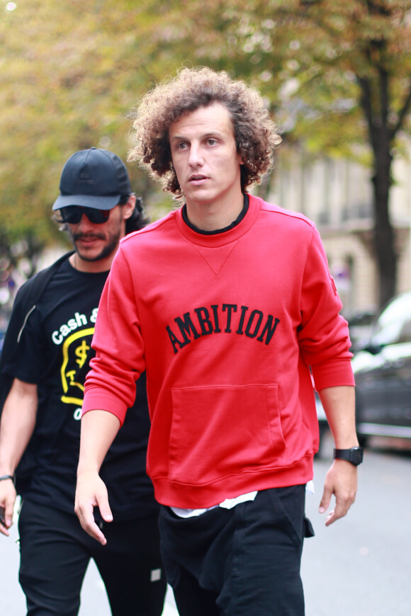 Exclusif - David Luiz dans la rue à Paris pendant la fashion week, le 26 septembre 2019
