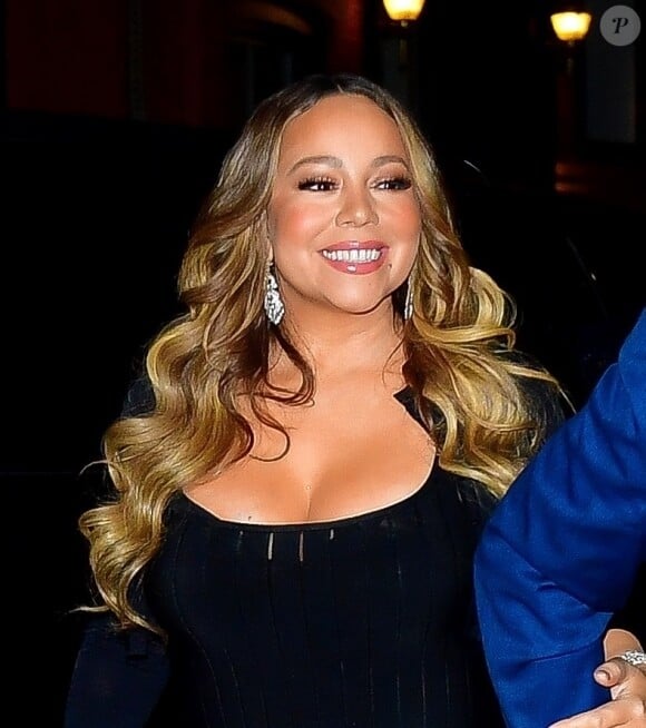 Mariah Carey porte une robe noire pour dîner après un concert de Barbra Streisand à New York, le 3 août 2019.