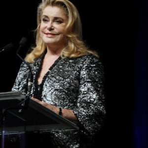 Catherine Deneuve (Présidente du jury) - Cérémonie d'hommage à l'acteur J. Depp pour l'ensemble de sa carrière juste avant la projection du film "Waiting For The Barbarians" lors du 45ème festival du Cinéma Américain de Deauville le 8 septembre 2019. J. Depp a reçu un prix, remis par la Présidente du jury C. Deneuve. © Denis Guignebourg/Bestimage