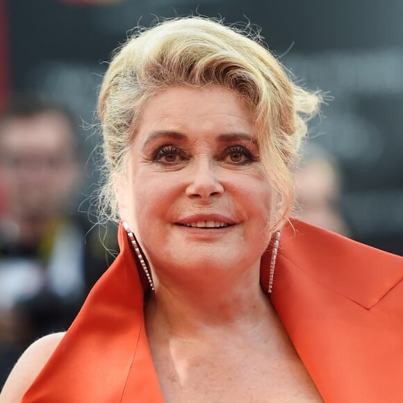 Catherine Deneuve lors de la projection du film "La Vérité" lors de la cérémonie d'ouverture du 76e festival du film de Venise, la Mostra, sur le Lido au Palais du cinéma de Venise, Italie, le 28 août 2019.