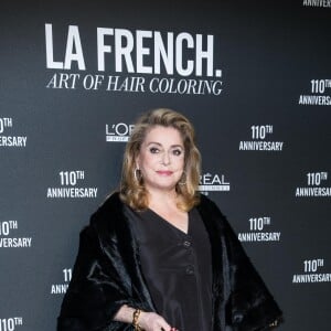 Catherine Deneuve au photocall du 110e anniversaire de l'Oréal Professionnel "La French - Art Of Hair Coloring" au Carrousel du Louvre à Paris, France, le 24 mars 2019. © Cyril Moreau/Bestimage