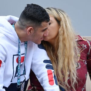 Exclusif - Marion Bartoli et son nouveau compagnon le joueur de football belge Yahya Boumediene s'embrassent dans les tribunes des Internationaux de France de Tennis de Roland Garros à Paris. 22 Mai 2019.