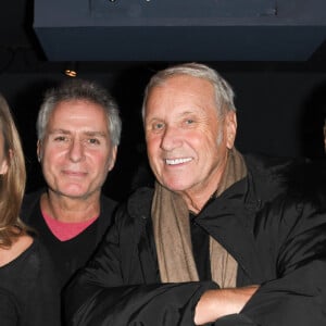 Exclusif - Manuel Gelin, Catherine Marchal, Laurent Olmedo, Yves Rénier avec sa femme Karin - Générale de la pièce "Groenland" avec Géraldine Danon au théâtre "La Scala" à Paris le 8 novembre 2019. © Coadic Guirec/Bestimage