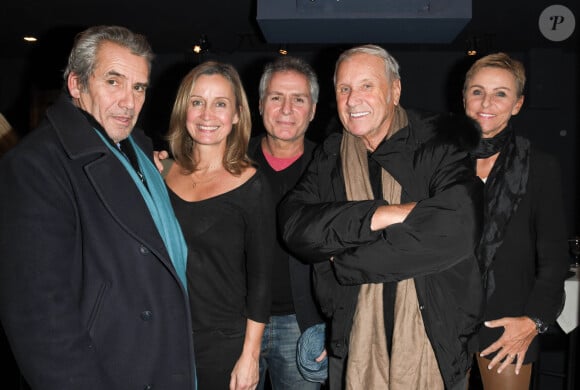 Exclusif - Manuel Gelin, Catherine Marchal, Laurent Olmedo, Yves Rénier avec sa femme Karin - Générale de la pièce "Groenland" avec Géraldine Danon au théâtre "La Scala" à Paris le 8 novembre 2019. © Coadic Guirec/Bestimage