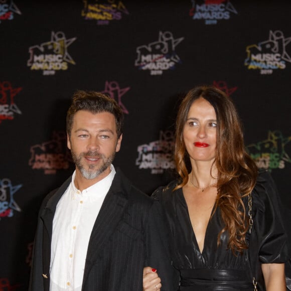 Christophe Maé et sa femme Nadège sur le tapis rouge des NRJ Music Awards le 9 novembre 2019.