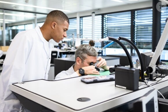 Kylian Mbappé visite la manufacture Hublot à Nyon, en Suisse. Novembre 2019.