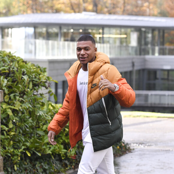 Kylian Mbappé arrive à Clairefontaine, le 11 novembre 2019. © Anthony Bibard/Panoramic/Bestimage