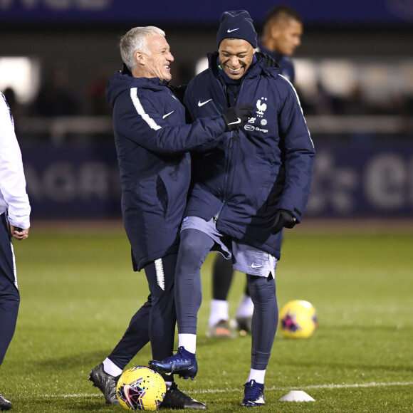 Didier Deschamps et Kylian Mbappé à l'entraînement de l'équipe de France avant les qualifications pour l'Euro 2020. Clairefontaine, le 11 novembre 2019. © Anthony Bibard / Panoramic / Bestimage