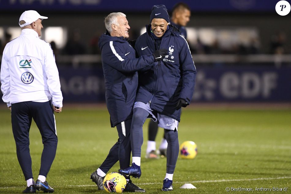 Didier Deschamps et Kylian Mbappé à l'entraînement de l'équipe de