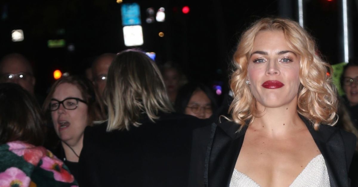 Busy Philipps arrive à la soirée Glamour Women of the Year Awards 2019