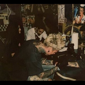 Selena Gomez et son amie Julia Michaels se sont faits tatouer le même motif. Novembre 2019.