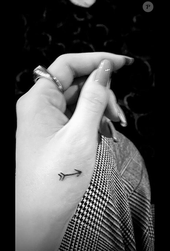 Selena Gomez et son amie Julia Michaels se sont faits tatouer le même motif. Novembre 2019.