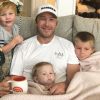 Bode Miller entouré de ses enfants. L'ancien champion de ski a posté la photo sur Instagram le 23 août 2019.