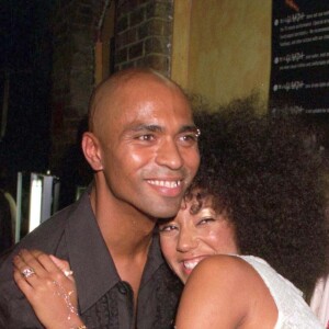 Mel B et son mari Jimmy Gulzar au défilé Julien Macdonald. Londres. Le 23 septembre 1999.