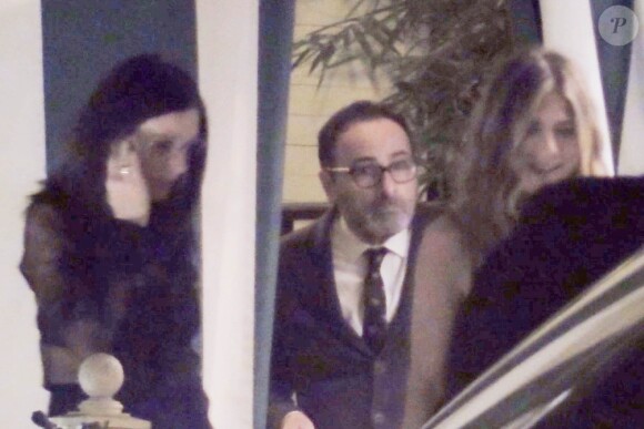 Exclusif - Jennifer Aniston, Courtney Cox - J.Aniston et C.Cox dînent au restaurant San Vicente Bungalows à West Hollywood avec deux amis. Courtney est arrivé avec un ami qui n'est pas son compagnon J.McDaid. Los Angeles, le 7 novembre