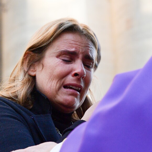 Lisa Azuelos (Fille de la défunte) - Sorties des obsèques de Marie Laforêt en l'église Saint-Eustache à Paris. Le 7 novembre 2019.