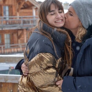 Thais Alessandrin et Lisa Azuelos au photocall du film "Mon Bébé". 22e Festival de L'Alpe d'Huez. Le 17 janvier 2019. @Julien Reynaud/APS-Medias/ABACAPRESS.COM