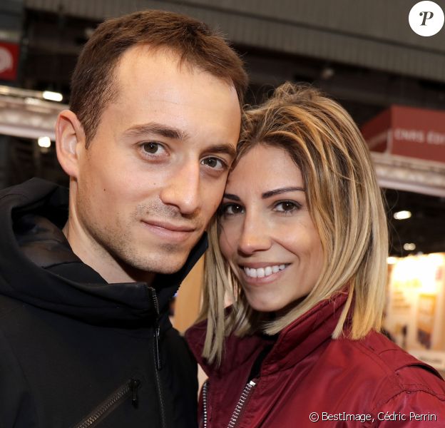 Hugo Clément et sa compagne Alexandra Rosenfeld (Miss France 2006) - Salon du livre de Paris le 16 mars 2019. © Cédric Perrin/Bestimage