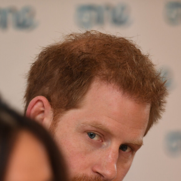 Le prince Harry, duc de Sussex, et Meghan Markle, duchesse de Sussex, participent à une réunion sur l'égalité des genres avec les membres du Queen's Commonwealth Trust (dont elle est vice-présidente) et du sommet One Young World au château de Windsor, le 25 octobre 2019.