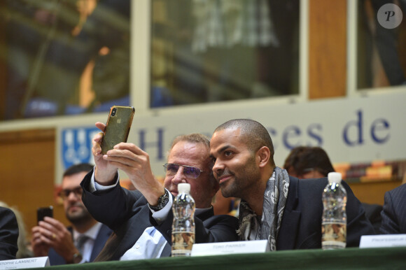 Christophe Lambert et Tony Parker - 159ème vente aux enchères des vins des Hospices de Beaune, le 17 novembre 2019 novembre 2019 - 159ème vente aux enchères des vins des Hospices de Beaune le 17 novembre 2019. © Giancarlo Gorassini/Bestimage