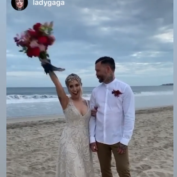 Lady Gaga au mariage de son amie maquilleuse Sarah Tanno au Mexique, le 17 novembre 2019 sur Instagram.