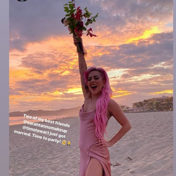 Lady Gaga au mariage de son amie maquilleuse Sarah Tanno au Mexique, le 17 novembre 2019 sur Instagram.