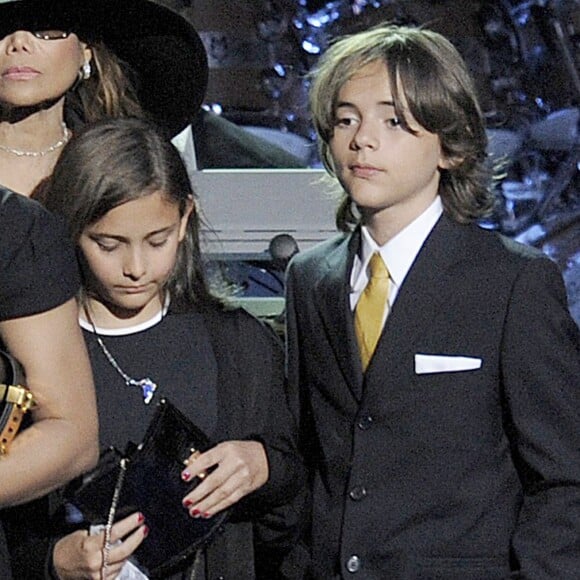 Paris et Prince Jackson à la cérémonie d'adieu à leur père Michael Jackson. Los Angeles, le 7 juillet 2009.