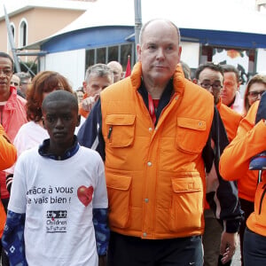 Le prince Albert II de Monaco donne le départ de la 20ème édition de la course caritative "No finish Line" à Monaco le 16 novembre 2019. © Jean-François Ottonello / Nice Matin / Bestimage