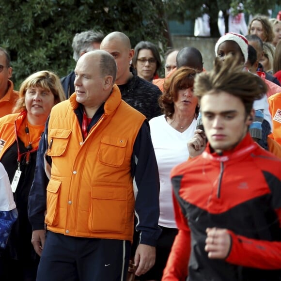 Le prince Albert II de Monaco donne le départ de la 20ème édition de la course caritative "No finish Line" à Monaco le 16 novembre 2019. © Jean-François Ottonello / Nice Matin / Bestimage