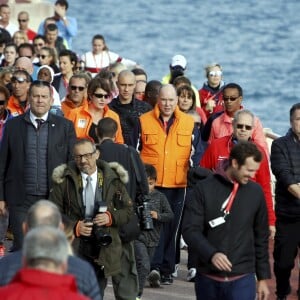 Le prince Albert II de Monaco donne le départ de la 20ème édition de la course caritative "No finish Line" à Monaco le 16 novembre 2019. © Jean-François Ottonello / Nice Matin / Bestimage