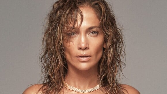 Jennifer Lopez : Icône de l'année, canon en robe en cuir