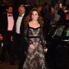Kate Middleton, duchesse de Cambridge, en robe Alexander McQueen, et le prince William arrivent le 18 novembre 2019 au Palladium Theatre à Londres pour assister à la Royal Variety Performance, gala annuel au profit de la Royal Variety Charity qui soutient les professionnels du divertissement dans le besoin.
