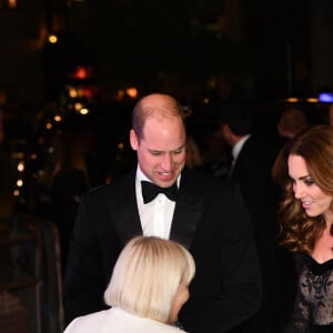 Kate Middleton, duchesse de Cambridge, en robe Alexander McQueen, et le prince William arrivent le 18 novembre 2019 au Palladium Theatre à Londres pour assister à la Royal Variety Performance, gala annuel au profit de la Royal Variety Charity qui soutient les professionnels du divertissement dans le besoin.