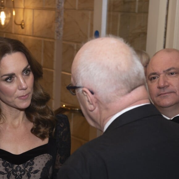 Kate Middleton, duchesse de Cambridge, en robe Alexander McQueen, et le prince William assistaient le 18 novembre 2019 au Palladium Theatre à Londres à la Royal Variety Performance, gala annuel au profit de la Royal Variety Charity qui soutient les professionnels du divertissement dans le besoin.