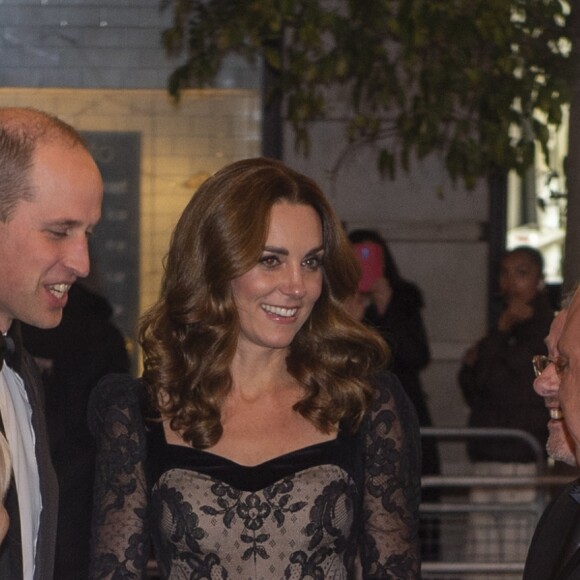 Kate Middleton, duchesse de Cambridge, en robe Alexander McQueen, et le prince William assistaient le 18 novembre 2019 au Palladium Theatre à Londres à la Royal Variety Performance, gala annuel au profit de la Royal Variety Charity qui soutient les professionnels du divertissement dans le besoin.