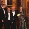 Kate Middleton, duchesse de Cambridge, en robe Alexander McQueen, et le prince William repartent le 18 novembre 2019 du Palladium Theatre à Londres après la Royal Variety Performance, gala annuel au profit de la Royal Variety Charity qui soutient les professionnels du divertissement dans le besoin.