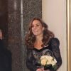 Kate Middleton, duchesse de Cambridge, en robe Alexander McQueen, repart le 18 novembre 2019 du Palladium Theatre à Londres après la Royal Variety Performance, gala annuel au profit de la Royal Variety Charity qui soutient les professionnels du divertissement dans le besoin.