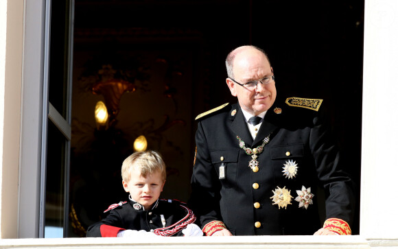 Le prince Albert II de Monaco et son fils le prince Jacques - La famille princière de Monaco au balcon du palais lors de la Fête nationale monégasque à Monaco. Le 19 novembre 2019 © Dominique Jacovides / Bestimage