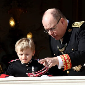 Le prince Albert II de Monaco et son fils le prince Jacques - La famille princière de Monaco au balcon du palais lors de la Fête nationale monégasque à Monaco. Le 19 novembre 2019 © Dominique Jacovides / Bestimage