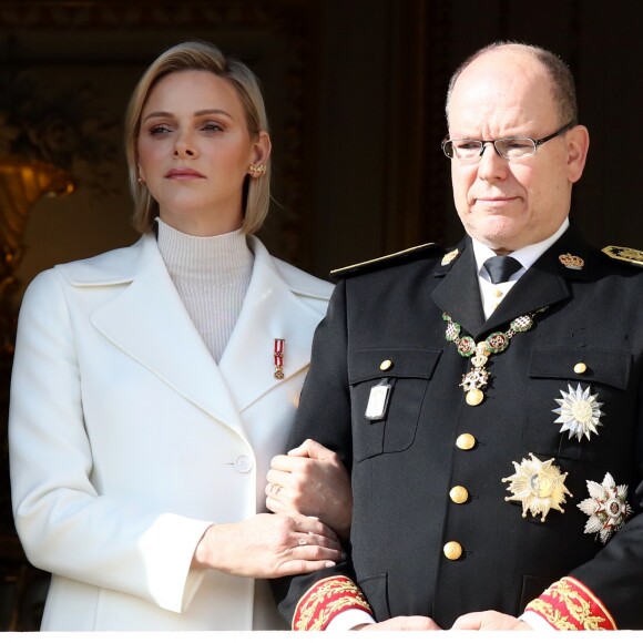 La princesse Charlene et le prince Albert II de Monaco - La famille princière de Monaco au balcon du palais lors de la Fête nationale monégasque à Monaco. Le 19 novembre 2019 © Dominique Jacovides / Bestimage