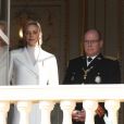 La princesse Charlene et le prince Albert II de Monaco - La famille princière de Monaco au balcon du palais lors de la Fête nationale monégasque à Monaco. Le 19 novembre 2019 © Dominique Jacovides / Bestimage