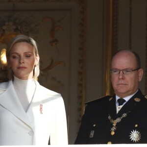 La princesse Charlene et le prince Albert II de Monaco - La famille princière de Monaco au balcon du palais lors de la Fête nationale monégasque à Monaco. Le 19 novembre 2019 © Dominique Jacovides / Bestimage